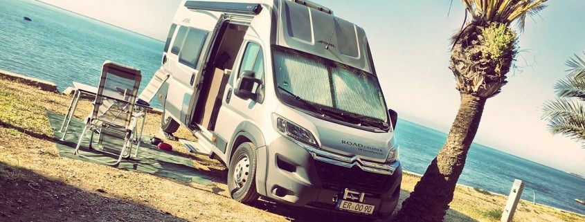 Wohnmobil am Meer in der Normandie