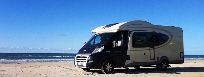 Wohnmobil am Strand in Dänemark