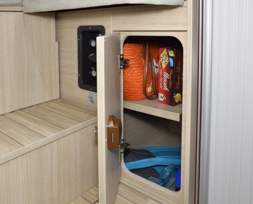 Poessl_Roadstar_600_L_Detail_Stauschrank_Treppe_15799