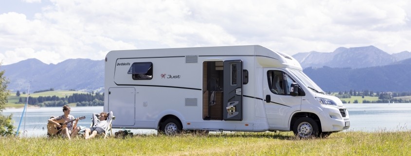 Wohnmobile Erlangen: Wohnmobil am See